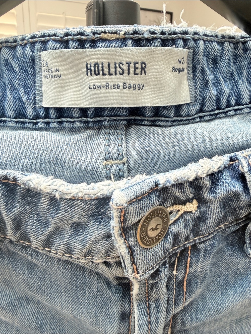Hollister Women's Light Blue Low-Rise Baggy Jeans - Classic Denim - Picture 2 of 10